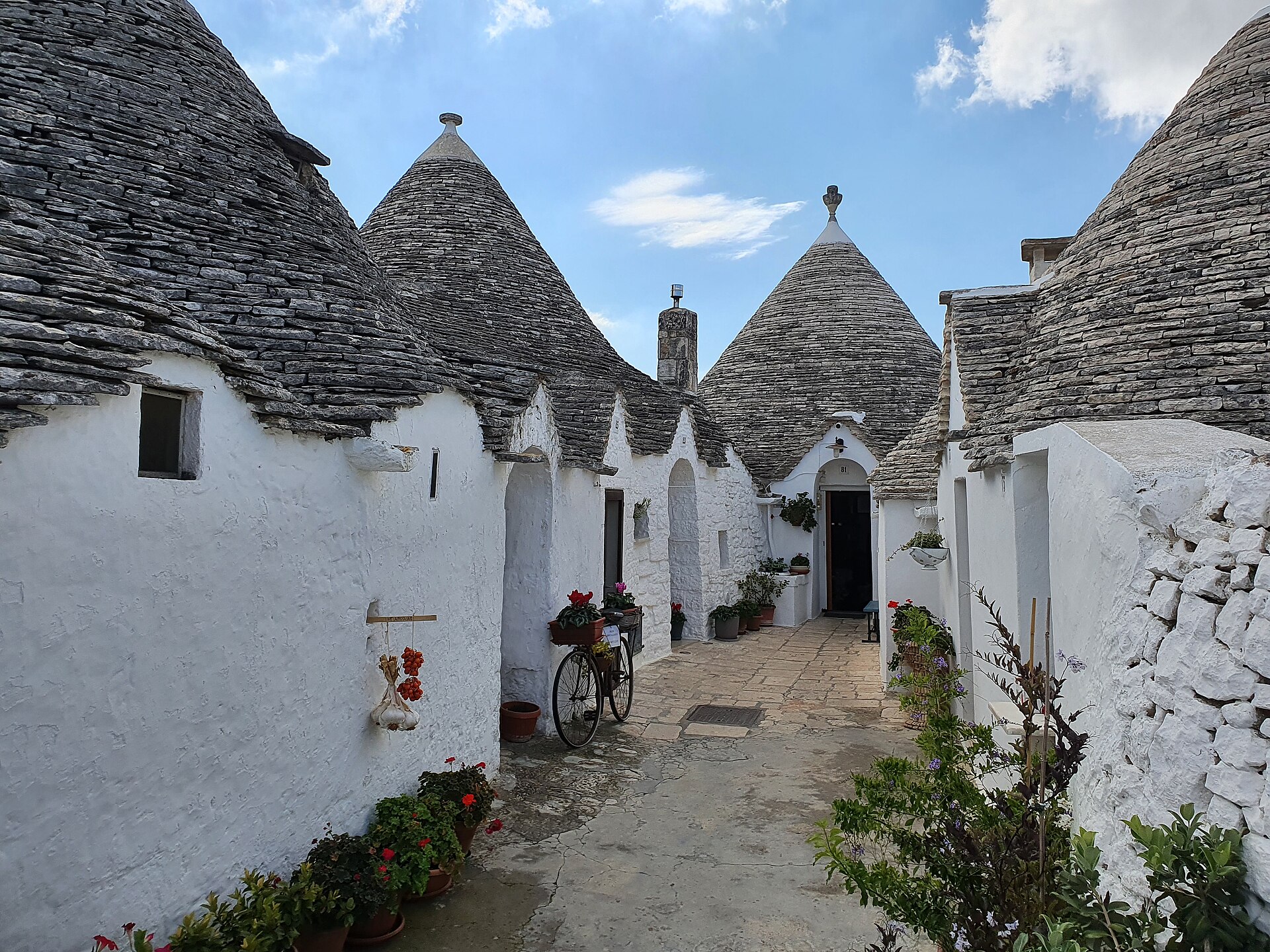 White trulli houses with conical roofs in Alberobello, UNESCO Puglia
